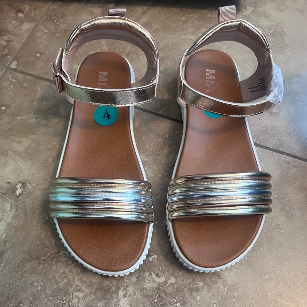 Girls sandals